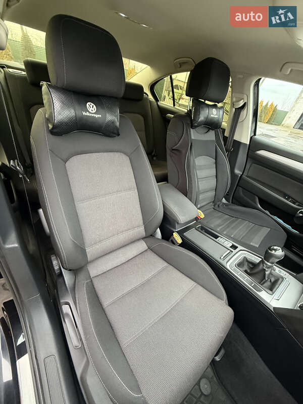 Седан Volkswagen Passat 2015 в Хусте