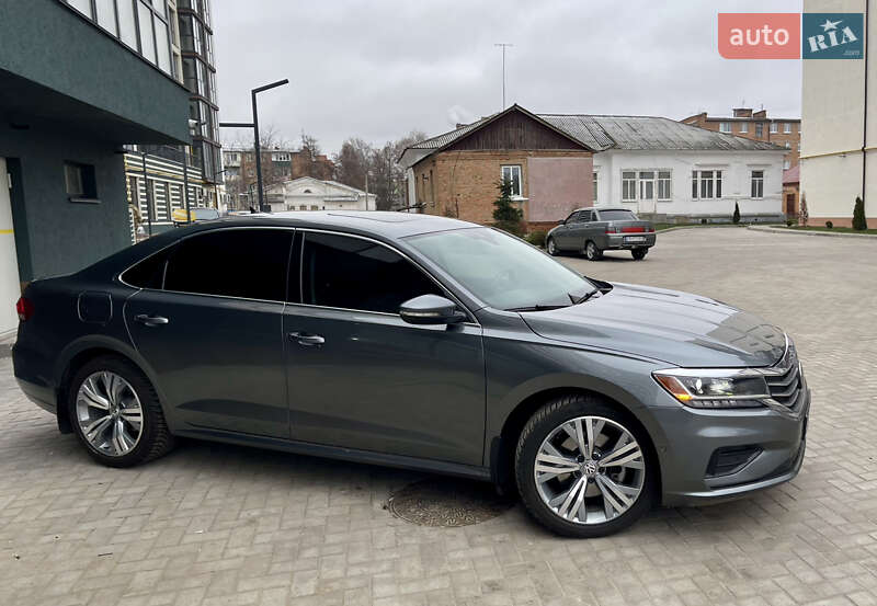 Седан Volkswagen Passat 2020 в Ромнах