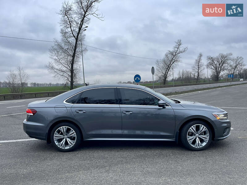 Седан Volkswagen Passat 2020 в Ромнах