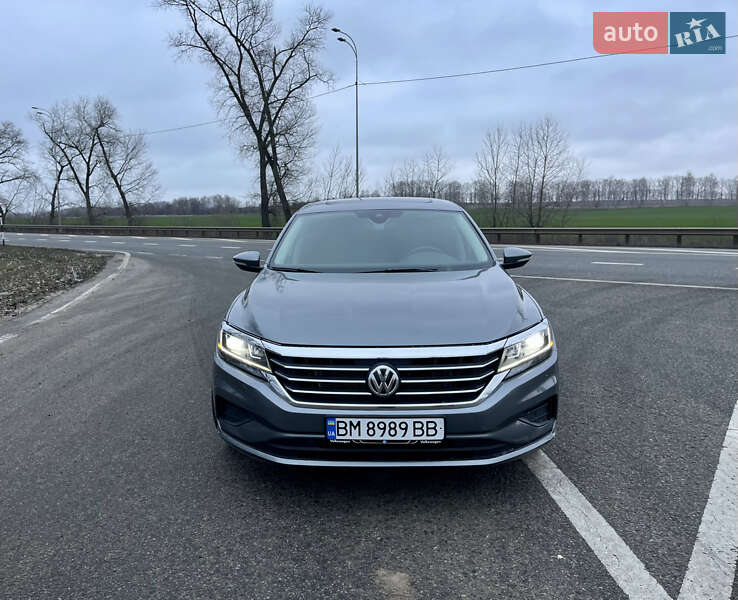 Седан Volkswagen Passat 2020 в Ромнах