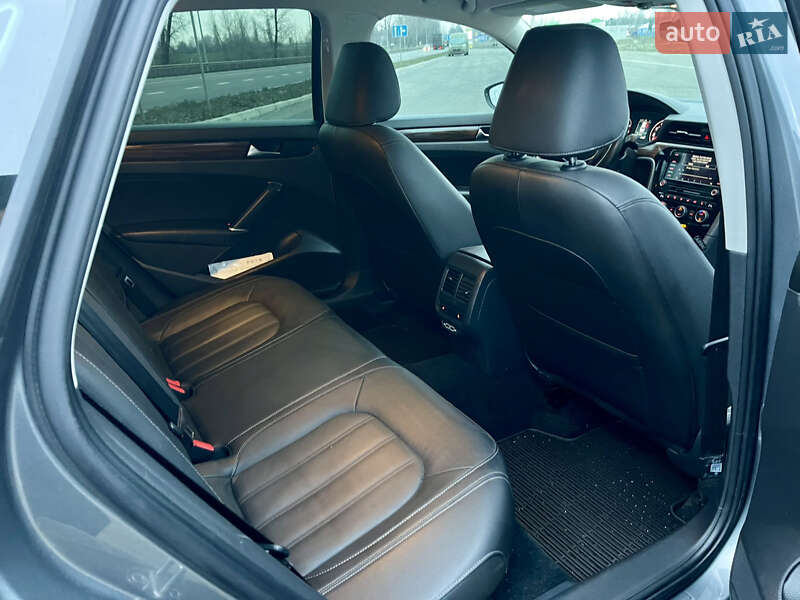 Седан Volkswagen Passat 2020 в Ромнах