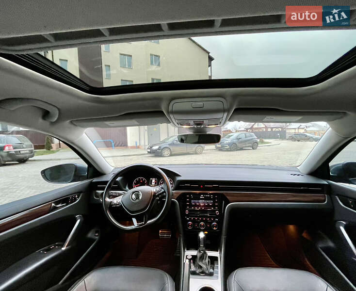 Седан Volkswagen Passat 2020 в Ромнах