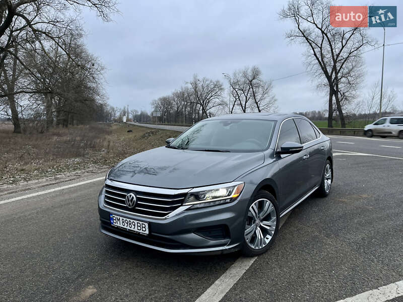 Седан Volkswagen Passat 2020 в Ромнах