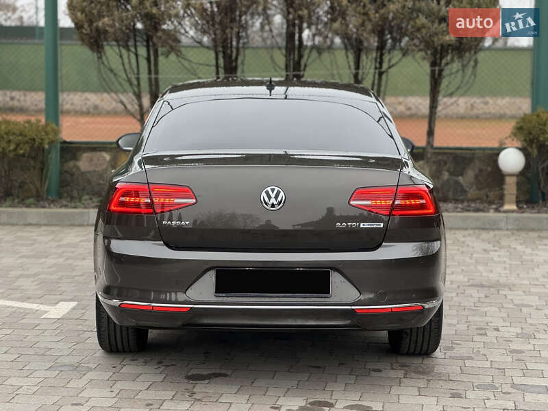 Седан Volkswagen Passat 2015 в Ровно