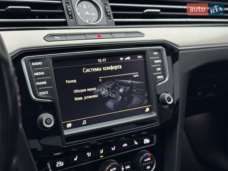 Седан Volkswagen Passat 2015 в Ровно