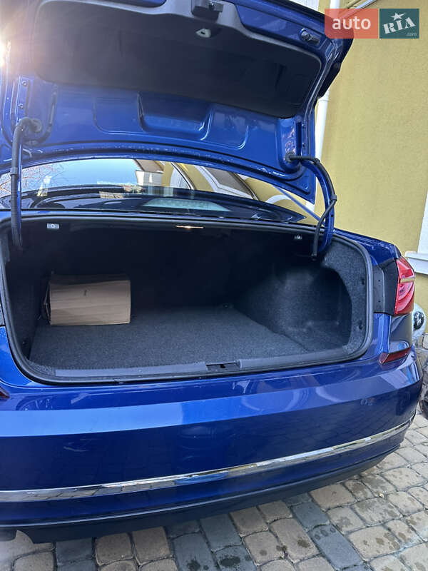 Седан Volkswagen Passat 2015 в Львові