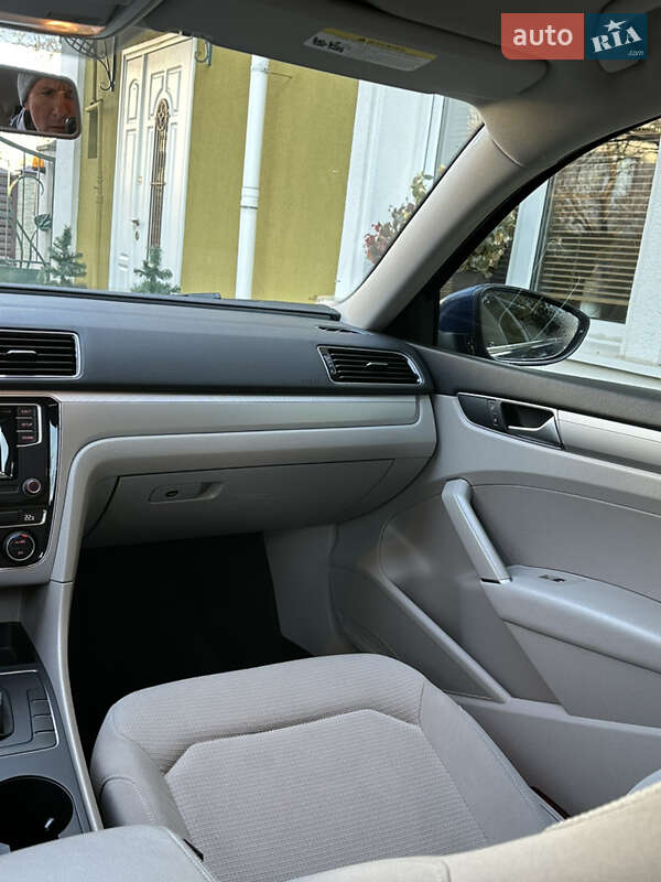 Седан Volkswagen Passat 2015 в Львові
