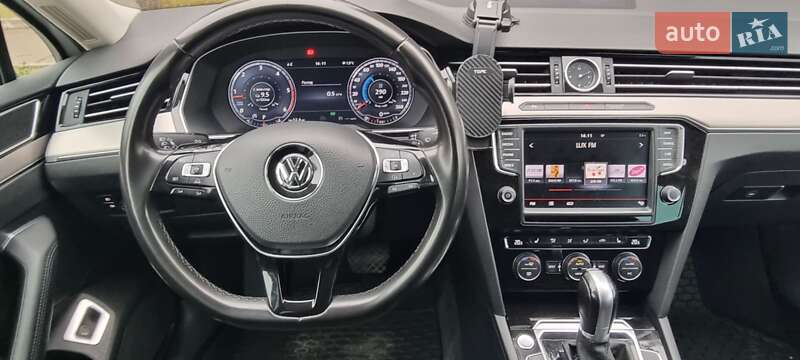 Універсал Volkswagen Passat 2015 в Чернівцях