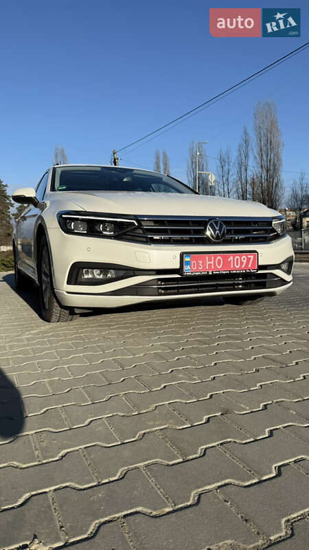 Універсал Volkswagen Passat 2022 в Вараші