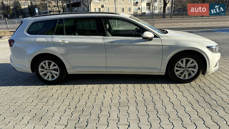 Універсал Volkswagen Passat 2022 в Вараші