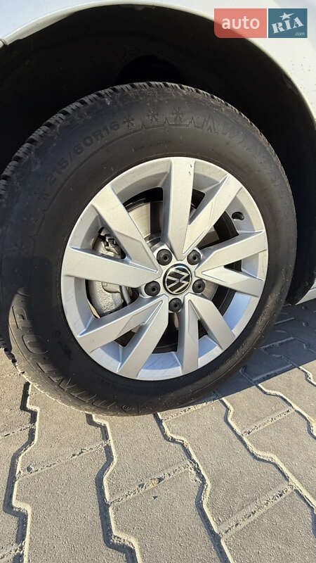 Універсал Volkswagen Passat 2022 в Вараші