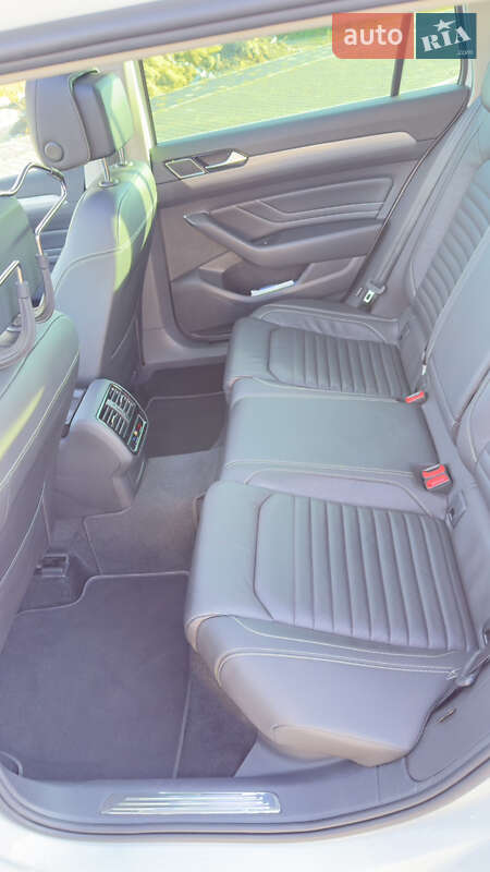 Універсал Volkswagen Passat 2022 в Вараші