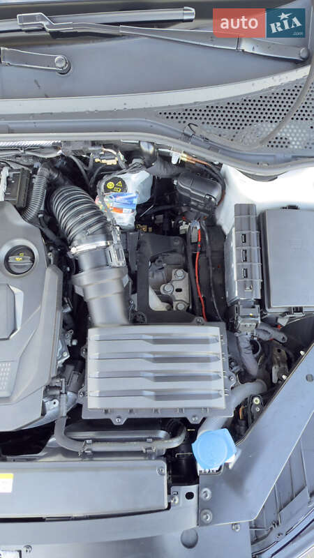 Універсал Volkswagen Passat 2022 в Вараші