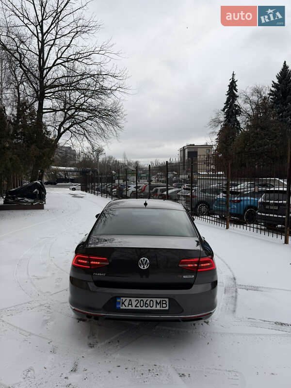 Седан Volkswagen Passat 2015 в Киеве