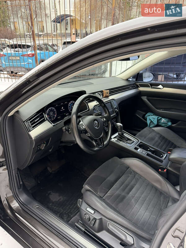 Седан Volkswagen Passat 2015 в Киеве