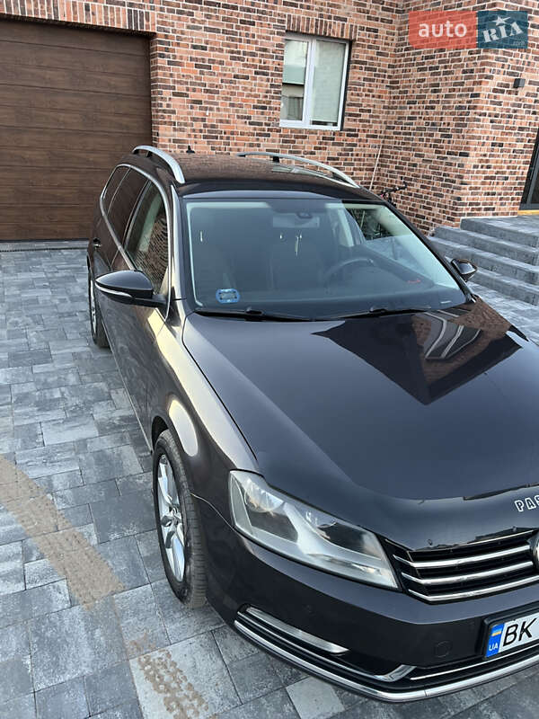 Универсал Volkswagen Passat 2011 в Сарнах