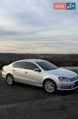 Седан Volkswagen Passat 2012 в Львові