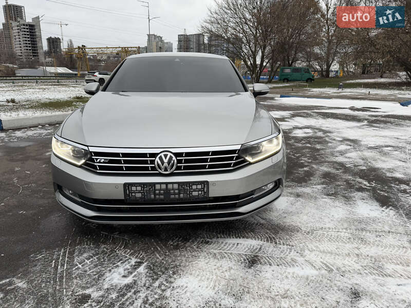 Седан Volkswagen Passat 2015 в Киеве