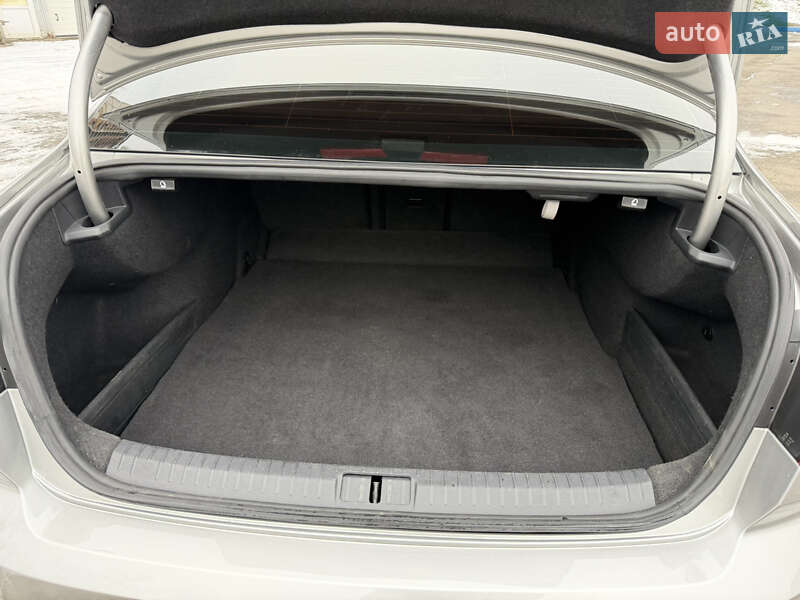 Седан Volkswagen Passat 2015 в Киеве