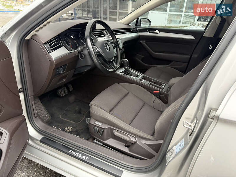 Седан Volkswagen Passat 2015 в Киеве