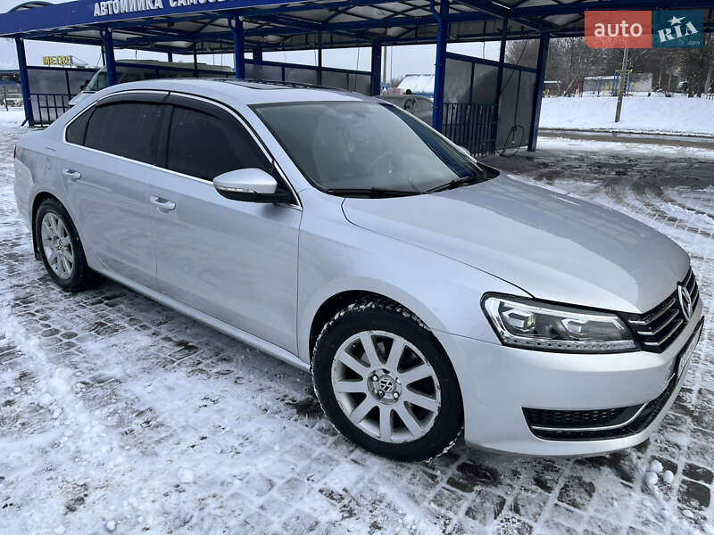 Седан Volkswagen Passat 2011 в Харкові