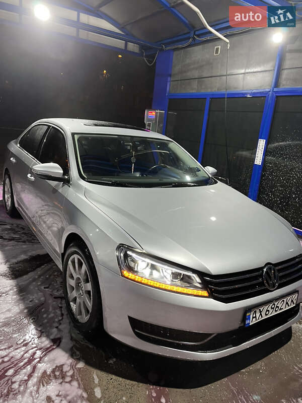 Седан Volkswagen Passat 2011 в Харкові