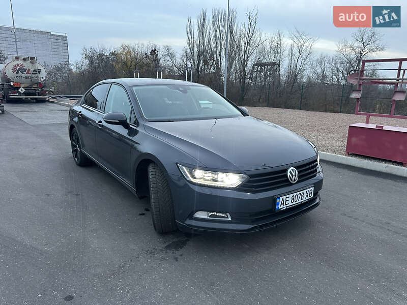 Седан Volkswagen Passat 2015 в Кривому Розі
