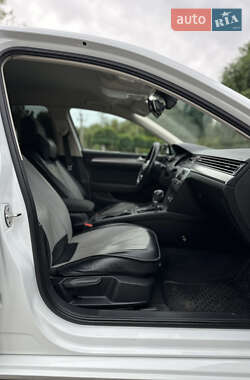 Седан Volkswagen Passat 2015 в Умані