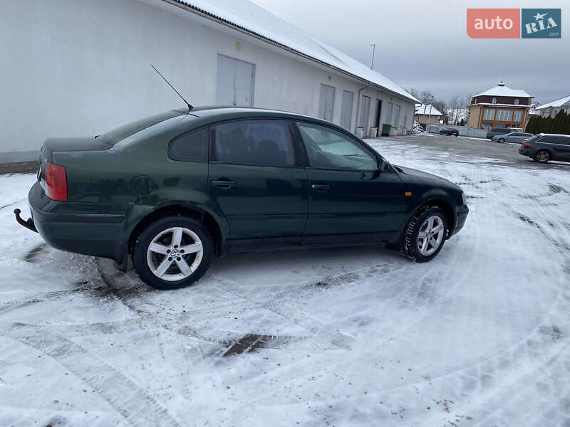 Седан Volkswagen Passat 1997 в Чернівцях