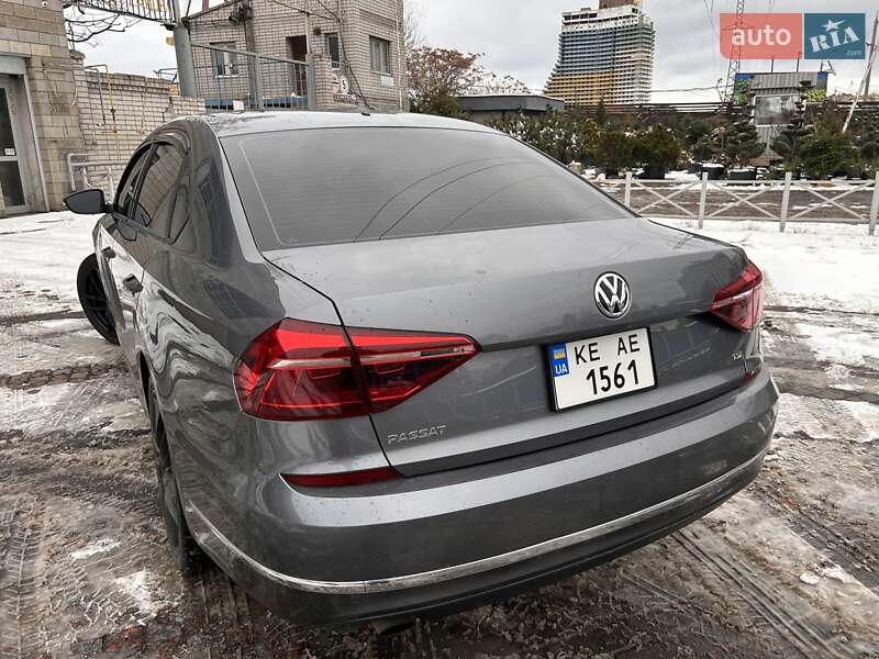 Седан Volkswagen Passat 2017 в Днепре