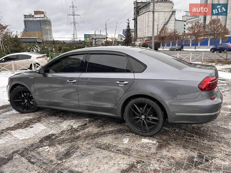 Седан Volkswagen Passat 2017 в Днепре