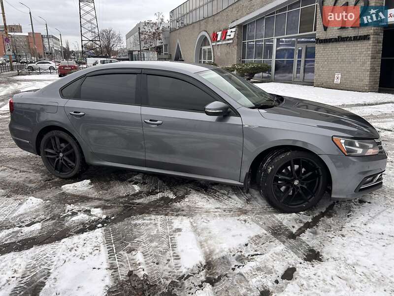 Седан Volkswagen Passat 2017 в Днепре