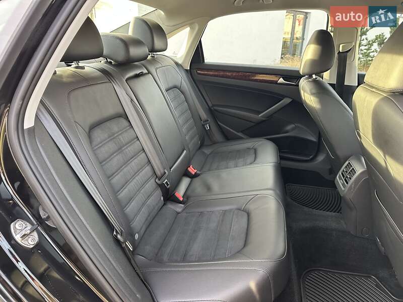 Седан Volkswagen Passat 2012 в Луцке