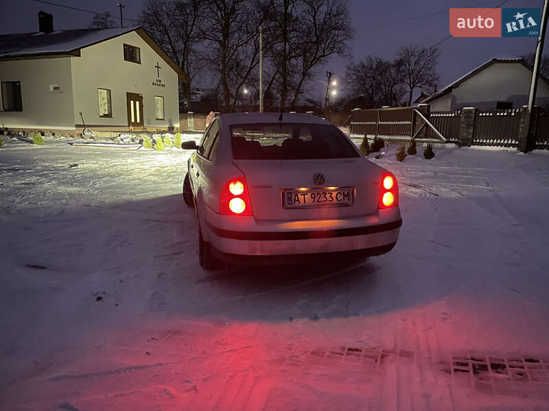 Седан Volkswagen Passat 2002 в Городенці