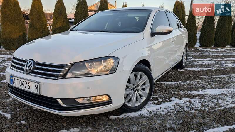 Седан Volkswagen Passat 2013 в Ивано-Франковске