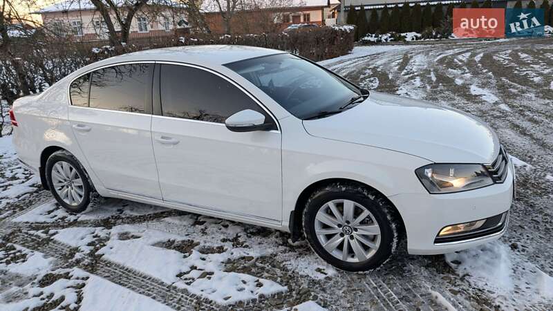 Седан Volkswagen Passat 2013 в Ивано-Франковске