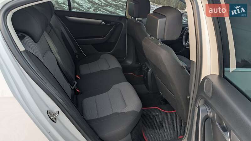 Седан Volkswagen Passat 2013 в Ивано-Франковске