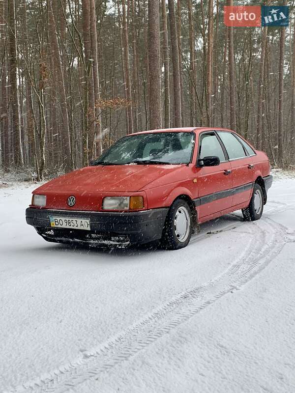 Седан Volkswagen Passat 1991 в Кременце