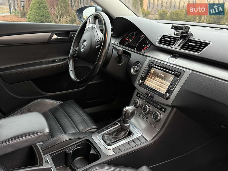 Универсал Volkswagen Passat 2012 в Дрогобыче