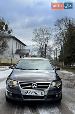 Універсал Volkswagen Passat 2008 в Зарічному