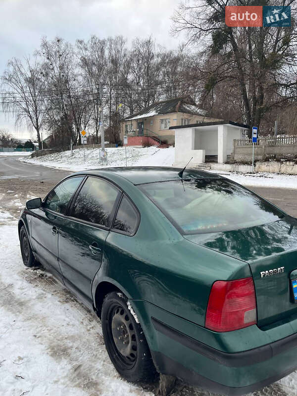Седан Volkswagen Passat 1997 в Обухове