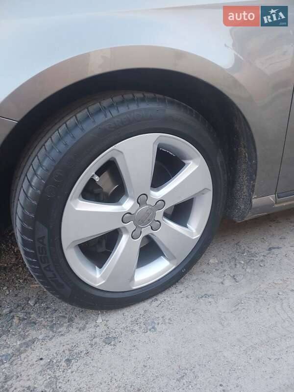 Универсал Volkswagen Passat 2011 в Хмельницком