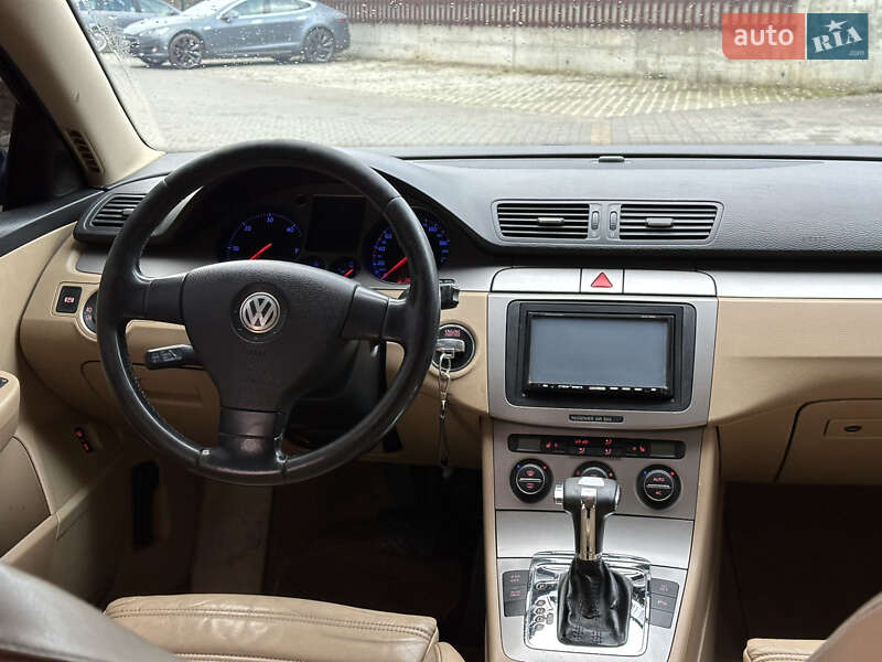 Універсал Volkswagen Passat 2008 в Ужгороді