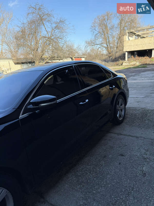 Седан Volkswagen Passat 2014 в Кривом Роге
