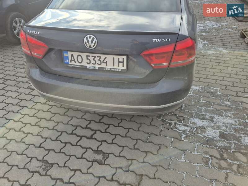 Седан Volkswagen Passat 2014 в Ужгороді