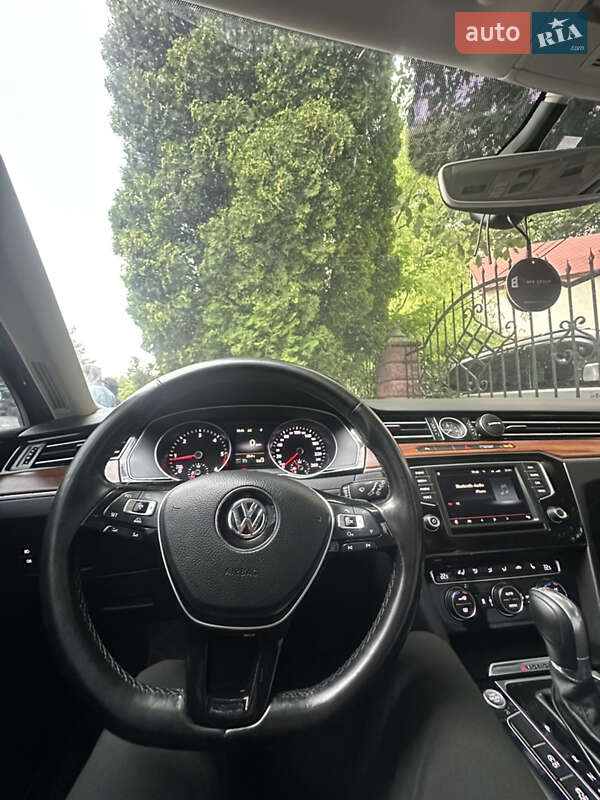 Універсал Volkswagen Passat 2015 в Рівному