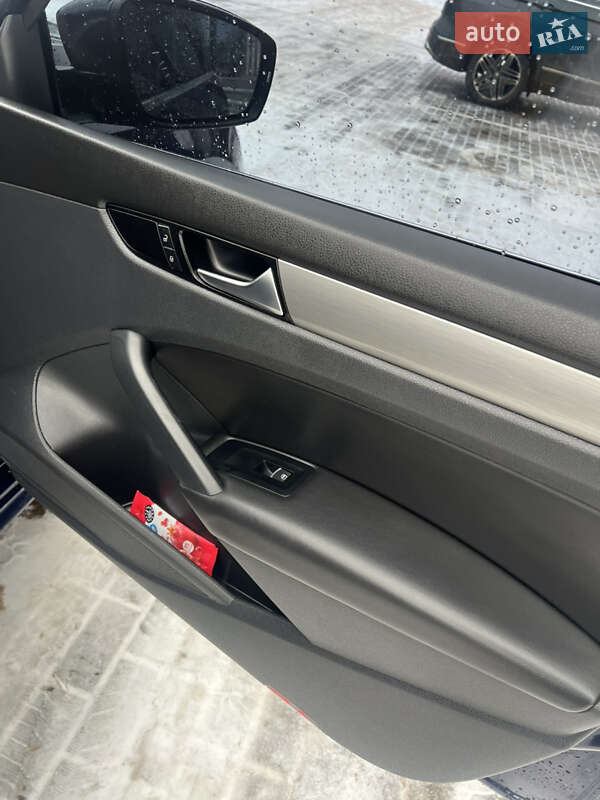 Седан Volkswagen Passat 2013 в Хмельницком