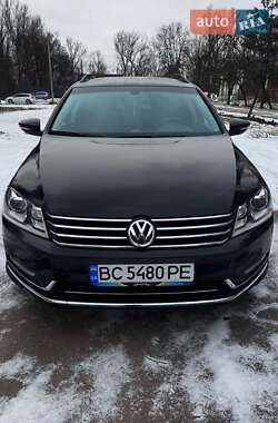 Універсал Volkswagen Passat 2013 в Дрогобичі