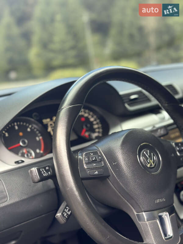 Седан Volkswagen Passat 2011 в Межгорье