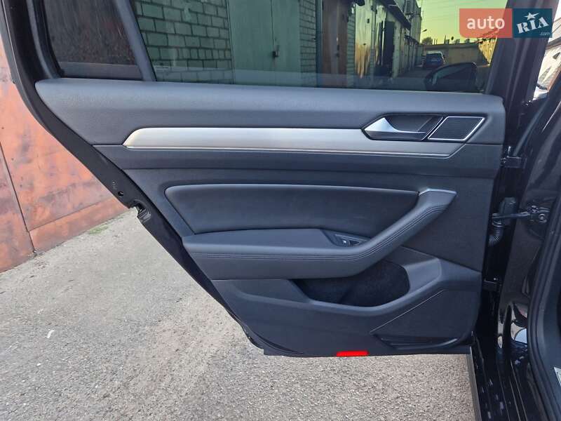 Універсал Volkswagen Passat 2016 в Києві фото 34 Універсал Volkswagen Passat 2016 в Києві